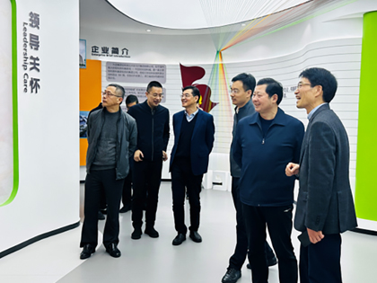 Directeur Tan Zhigui, Permanent Comité van Shaoxing Municipal People's Congress en andere leiders bezochten Chengbang High-tech voor onderzoek en begeleiding.